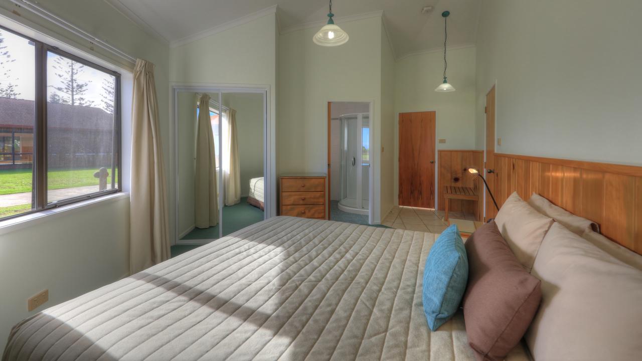 Ocean Breeze Cottages Burnt Pine Eksteriør billede